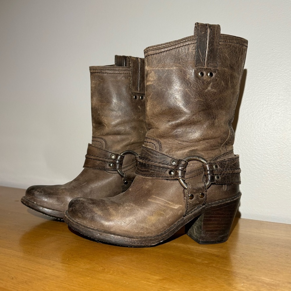 Frye Carmen Harness Short Leather Boot Brown 5.5 Moto Heel